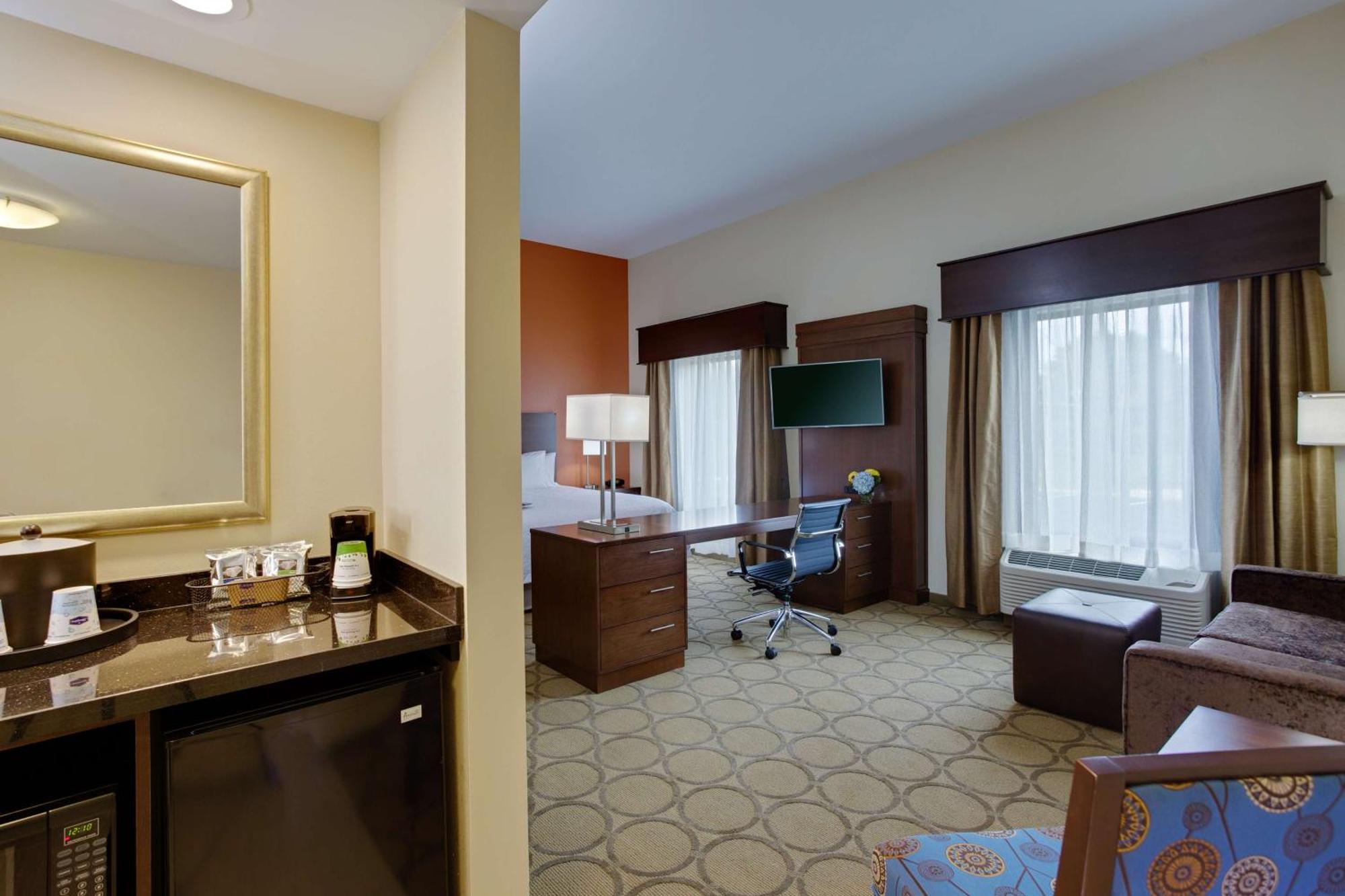 Hampton Inn & Suites Philadelphia/Бенсалем Экстерьер фото