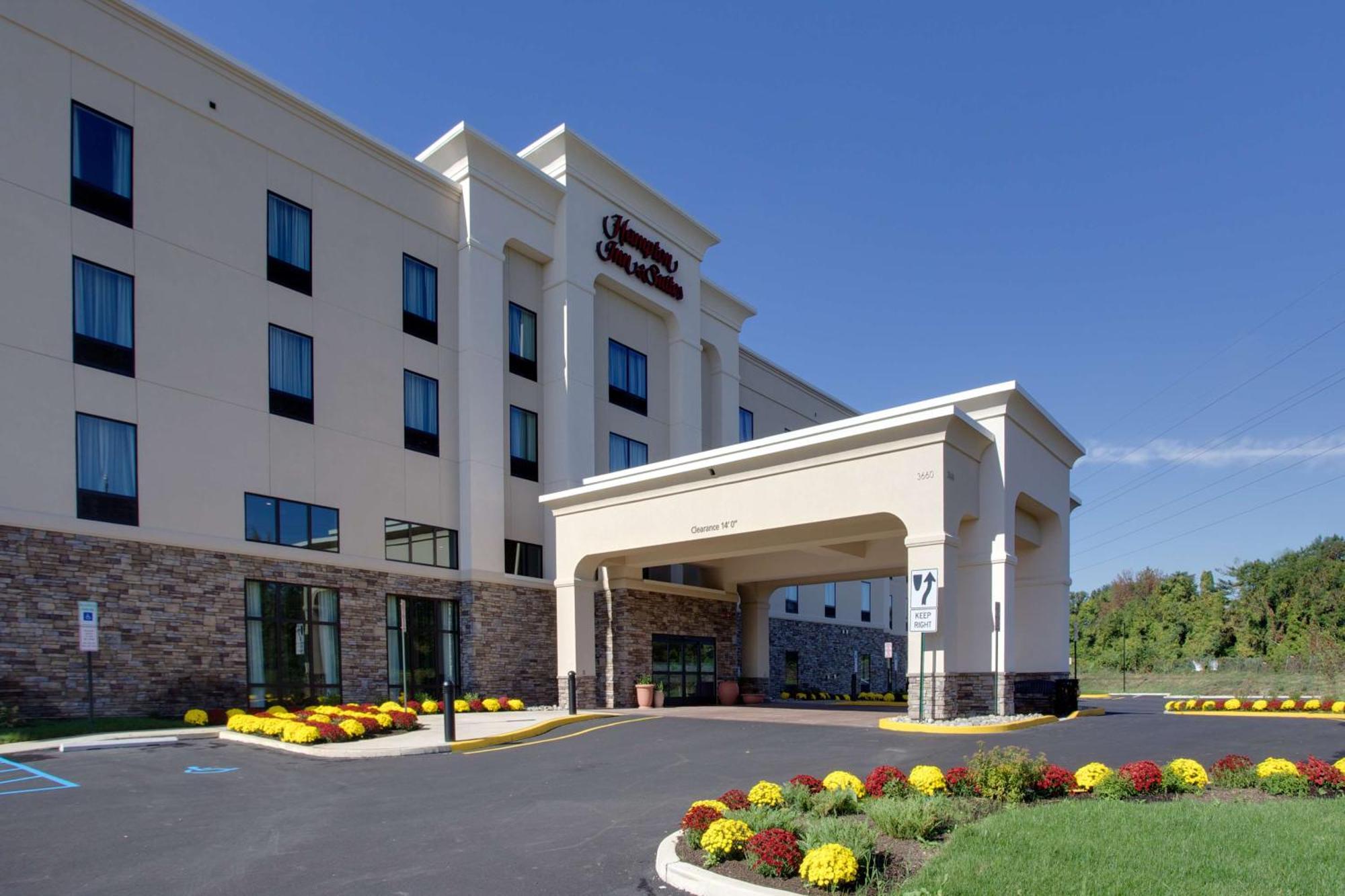 Hampton Inn & Suites Philadelphia/Бенсалем Экстерьер фото