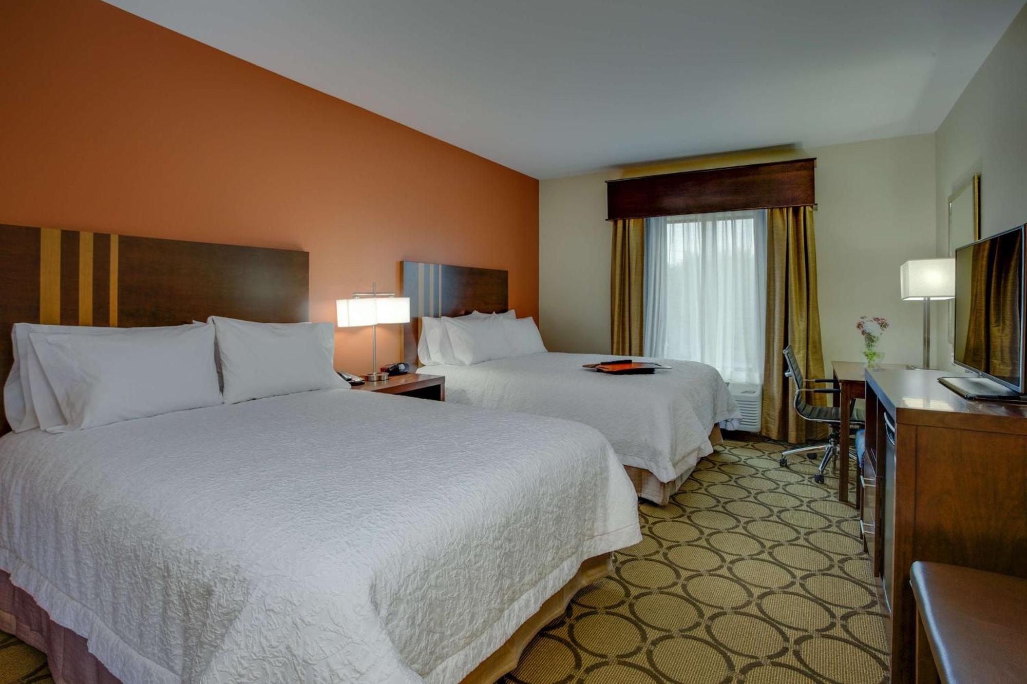 Hampton Inn & Suites Philadelphia/Бенсалем Экстерьер фото