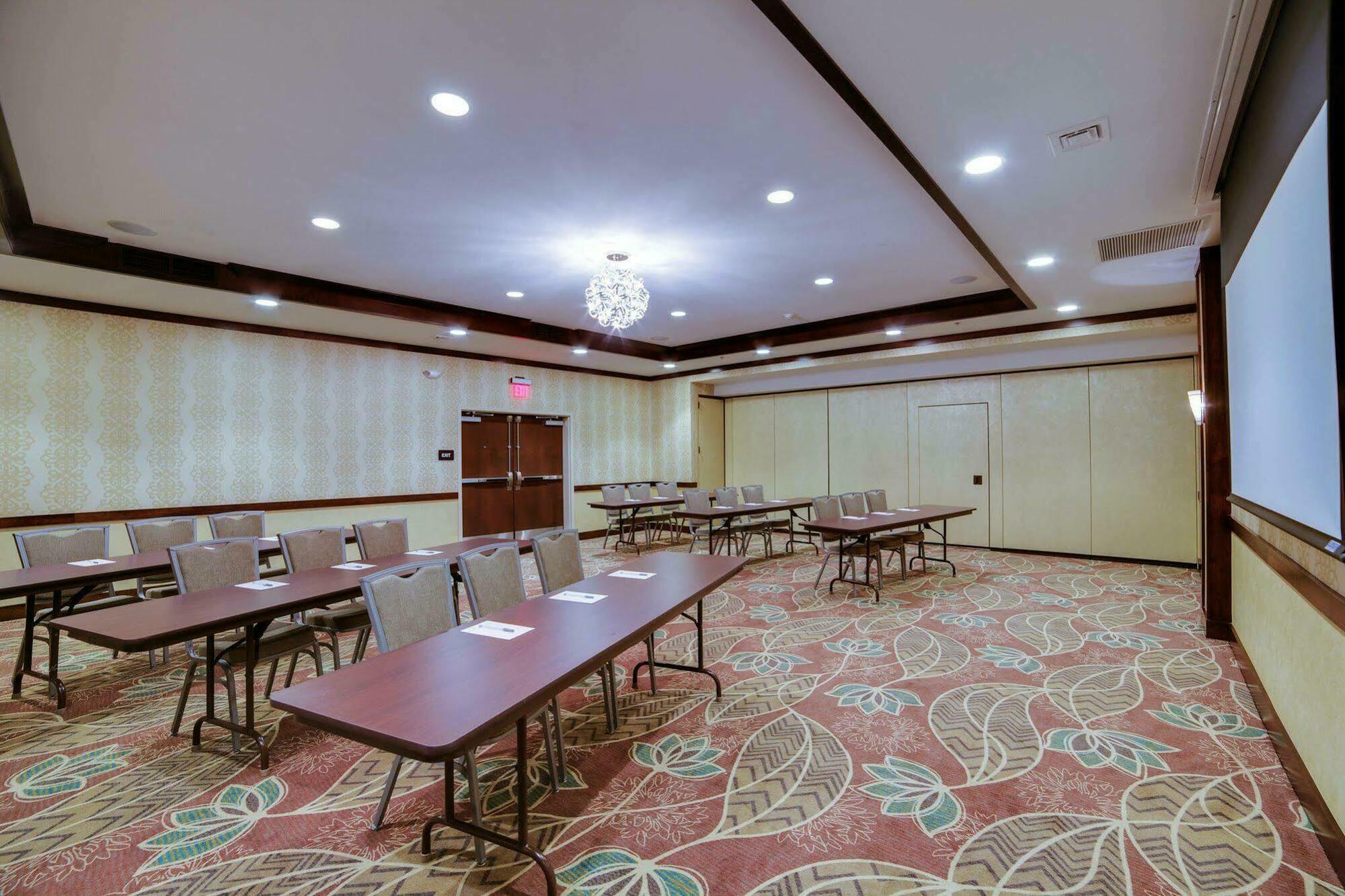 Hampton Inn & Suites Philadelphia/Бенсалем Экстерьер фото